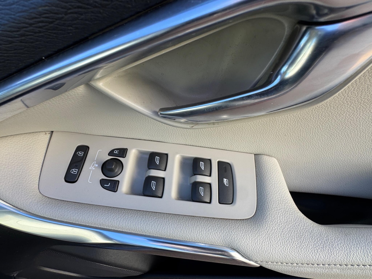 Used Volvo V40 2013 for sale - 76781689: Photo 41