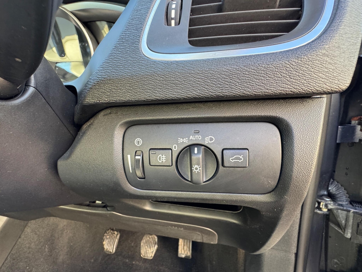 Used Volvo V40 2013 for sale - 76781689: Photo 42