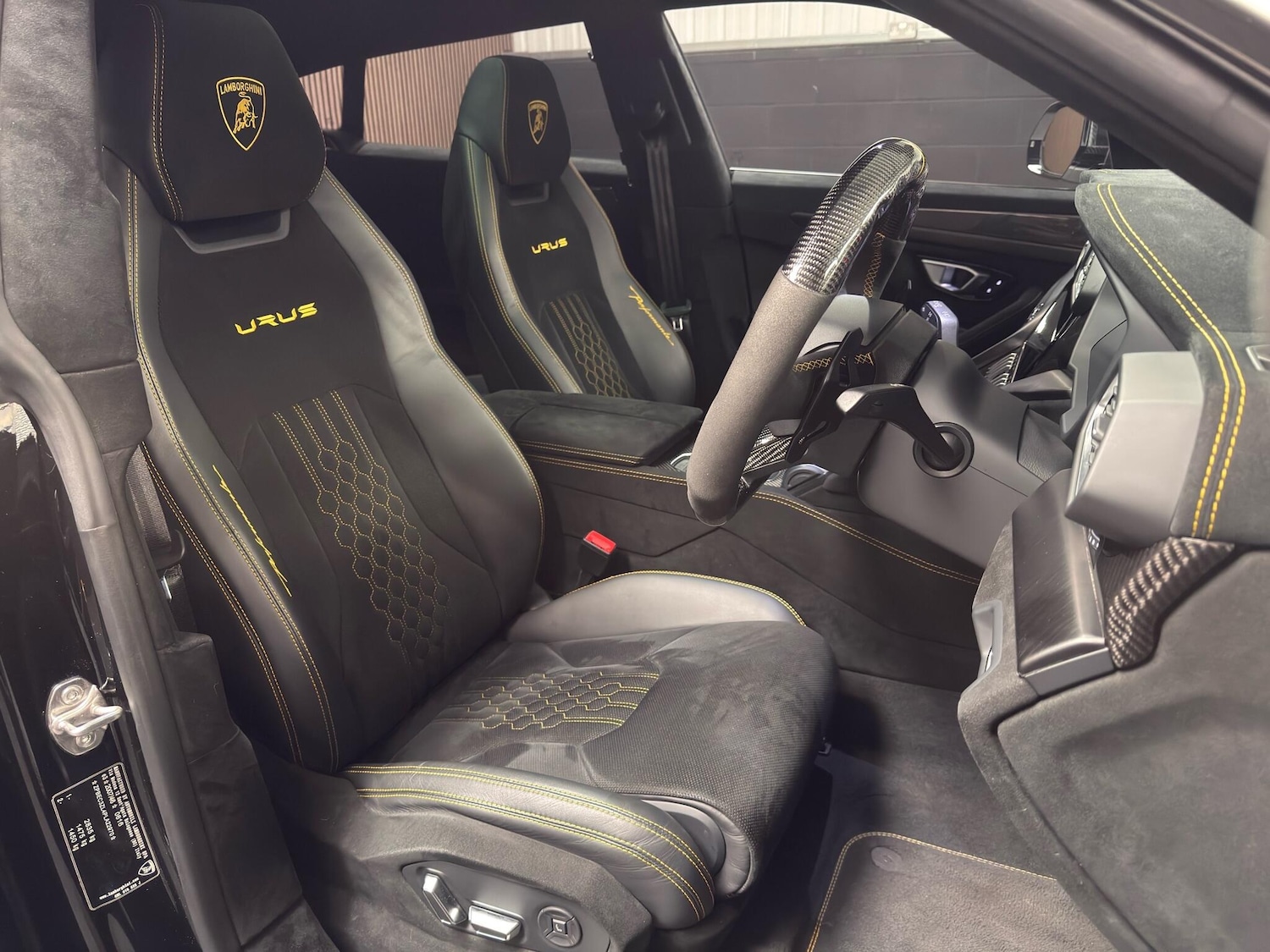 Used Lamborghini Urus for sale - 76728536: Photo 3