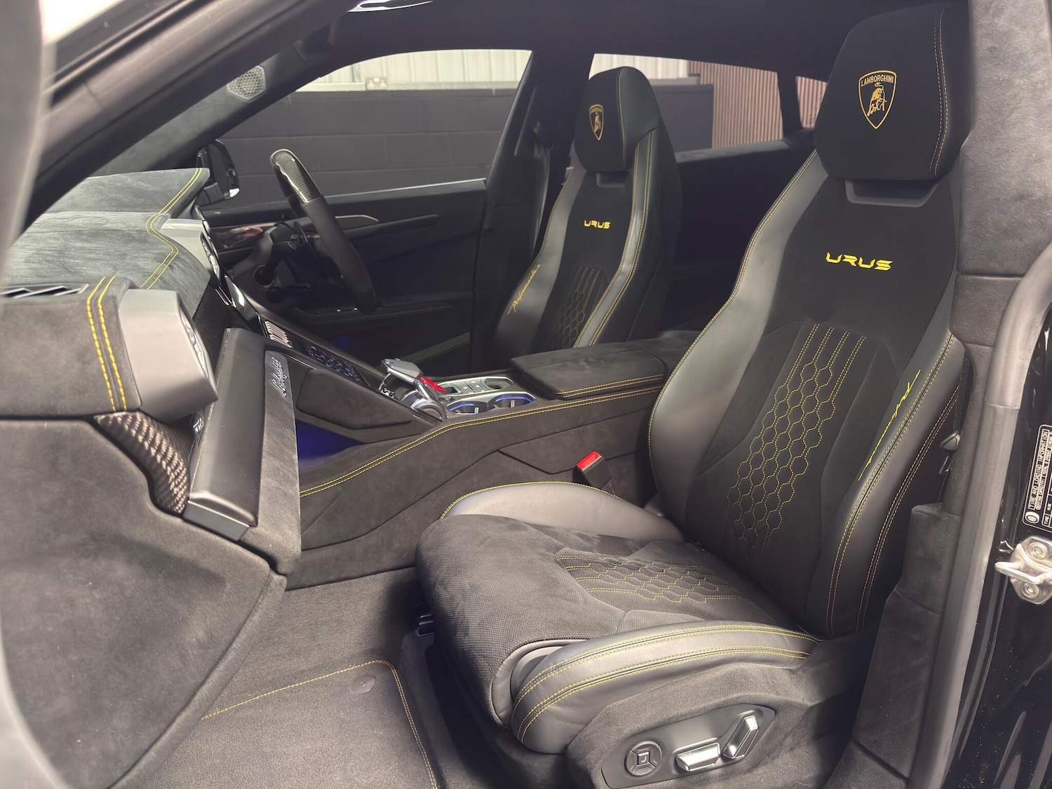 Used Lamborghini Urus for sale - 76728536: Photo 32