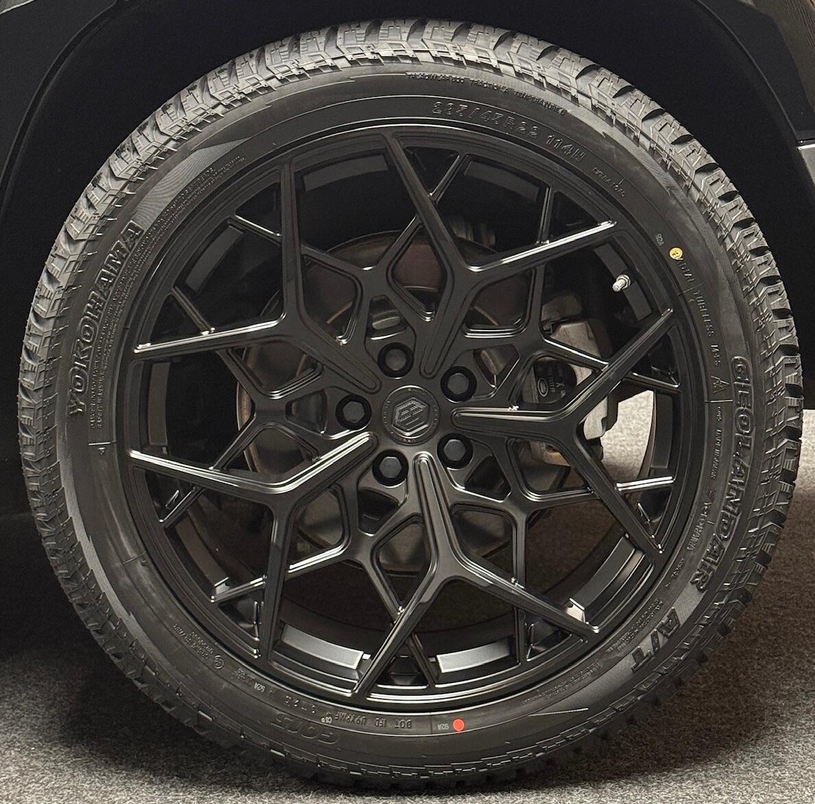 Used Land Rover Defender 110 for sale - 76727815: Photo 16