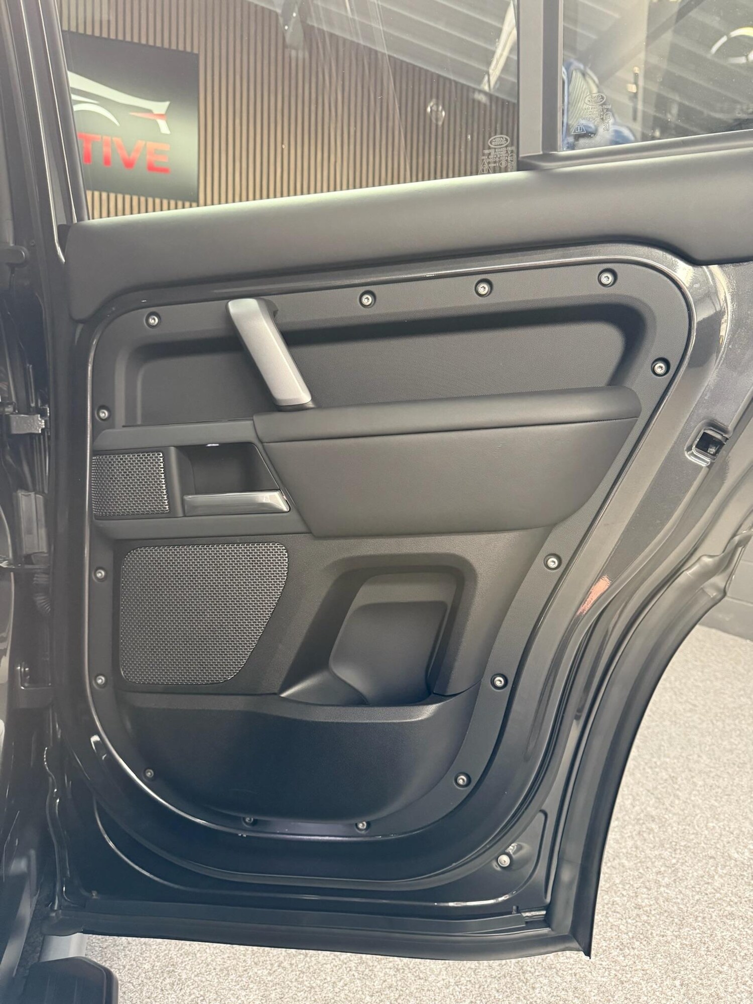 Used Land Rover Defender 110 for sale - 76727815: Photo 43