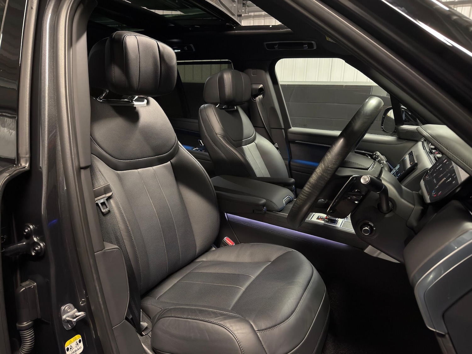 Used Land Rover Range Rover 2025 for sale - 77305839: Photo 3