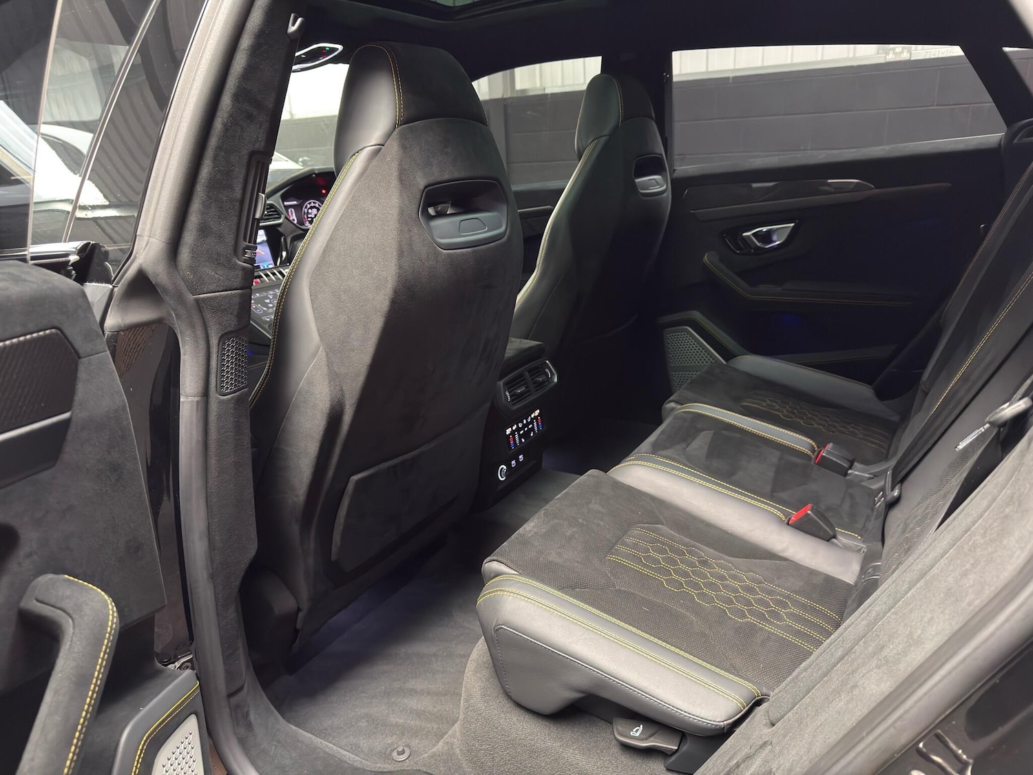 Used Lamborghini Urus 2023 for sale - 77387128: Photo 35