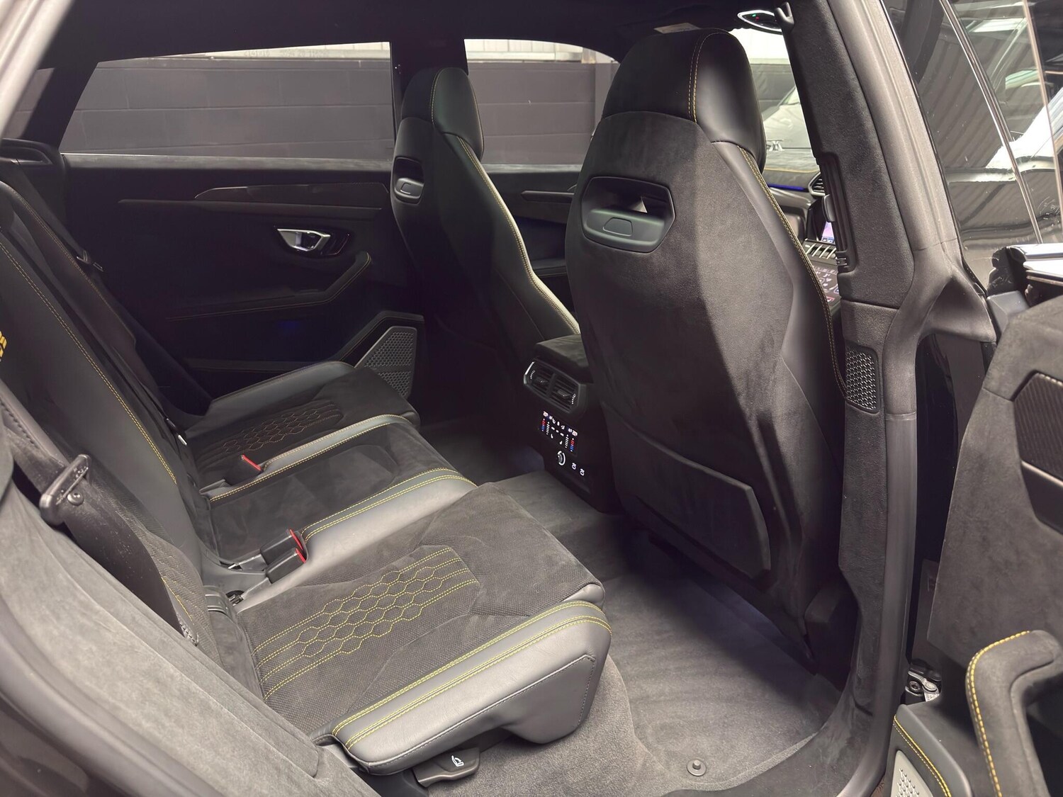 Used Lamborghini Urus 2023 for sale - 77387128: Photo 38