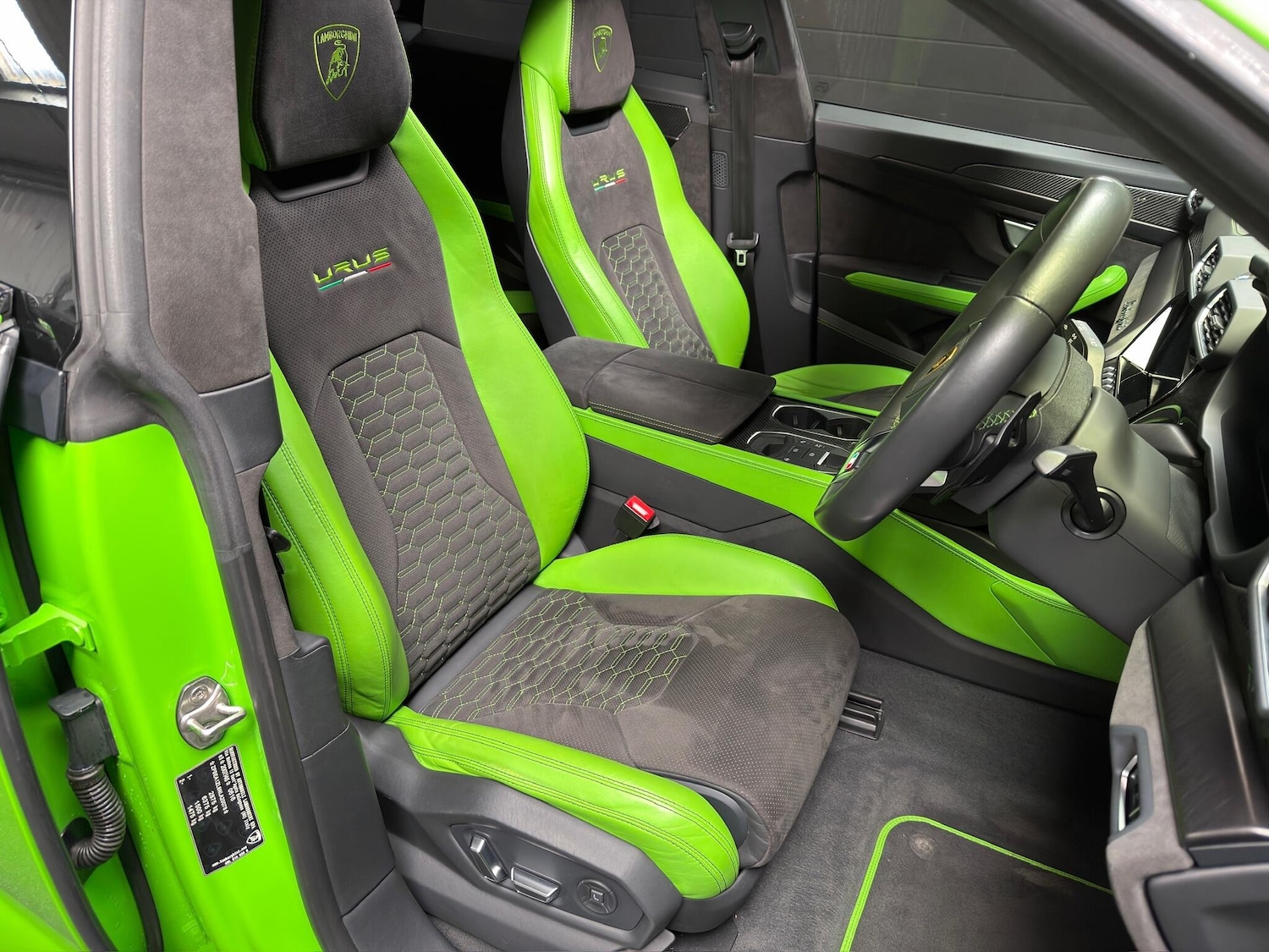 Used Lamborghini Urus for sale - 77753214: Photo 3