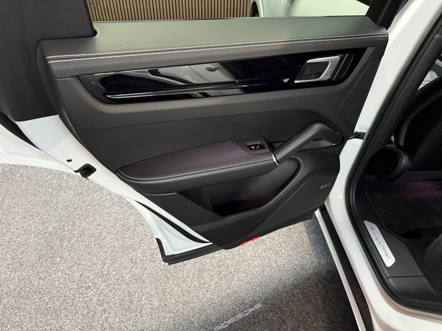 Used Porsche Cayenne for sale - 76728633: Photo 37