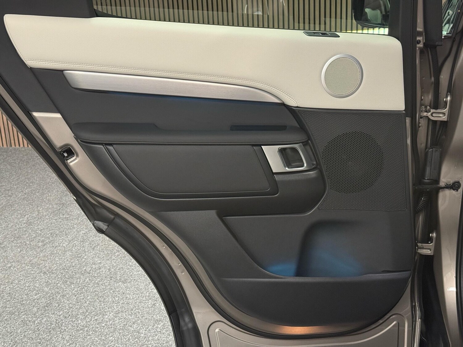 Used Land Rover Discovery for sale - 76728761: Photo 30