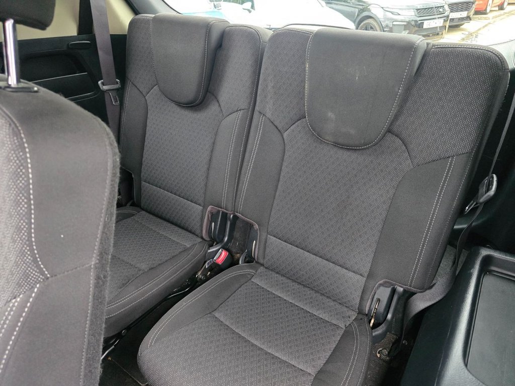 Used Kia Carens 2018 for sale - 76634858: Photo 42