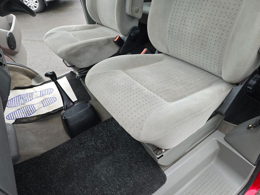 Used Volkswagen Caravelle 2000 for sale - 76634851: Photo 32