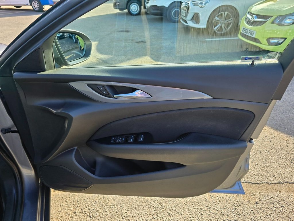 Used Vauxhall Insignia 2018 for sale - 76634905: Photo 27
