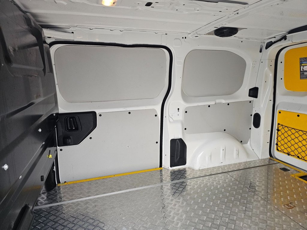 Used Peugeot e-Expert 2021 for sale - 77250733: Photo 33