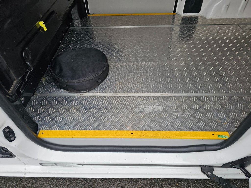 Used Peugeot e-Expert 2021 for sale - 77250733: Photo 36