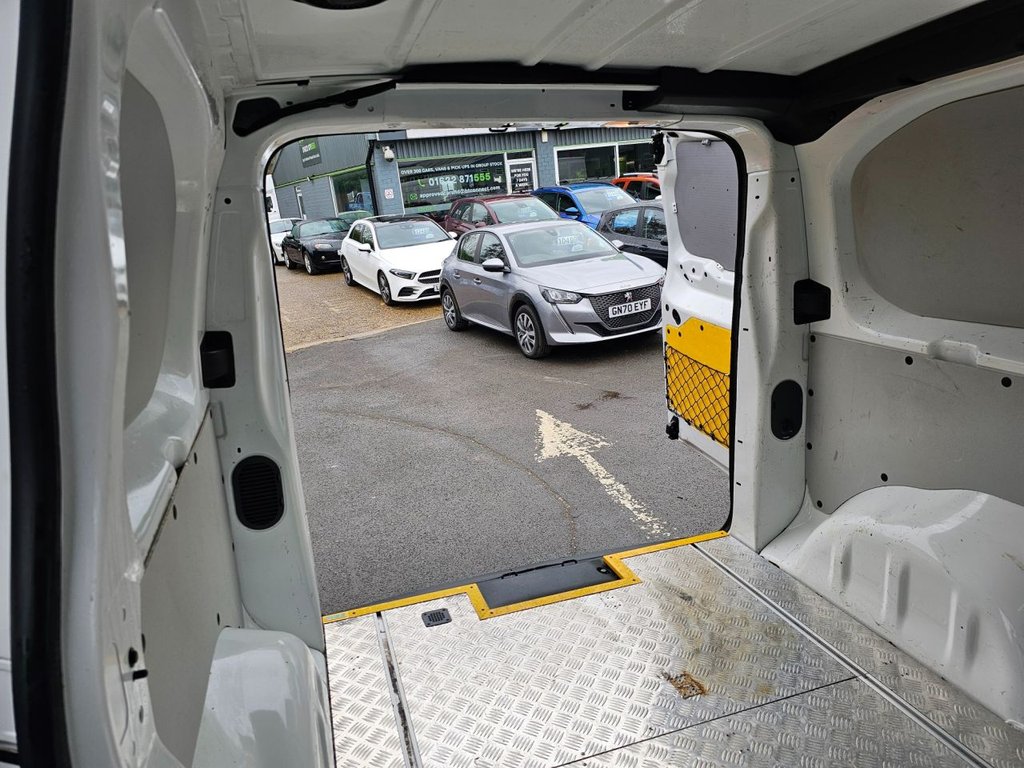 Used Peugeot e-Expert 2021 for sale - 77250733: Photo 44