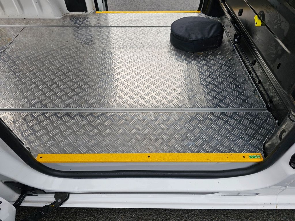 Used Peugeot e-Expert 2021 for sale - 77250733: Photo 46