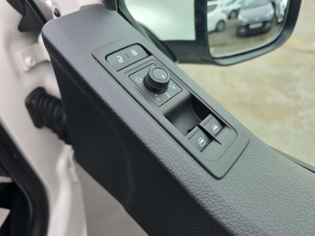 Used Volkswagen Transporter Shuttle 2018 for sale - 77153878: Photo 27