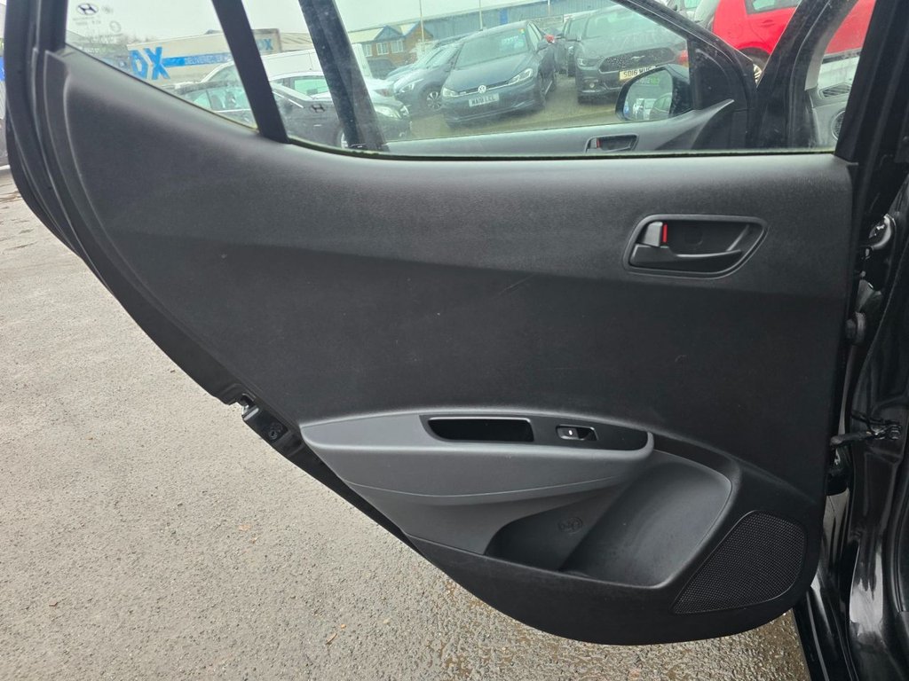 Used Hyundai i10 2018 for sale - 77153160: Photo 38