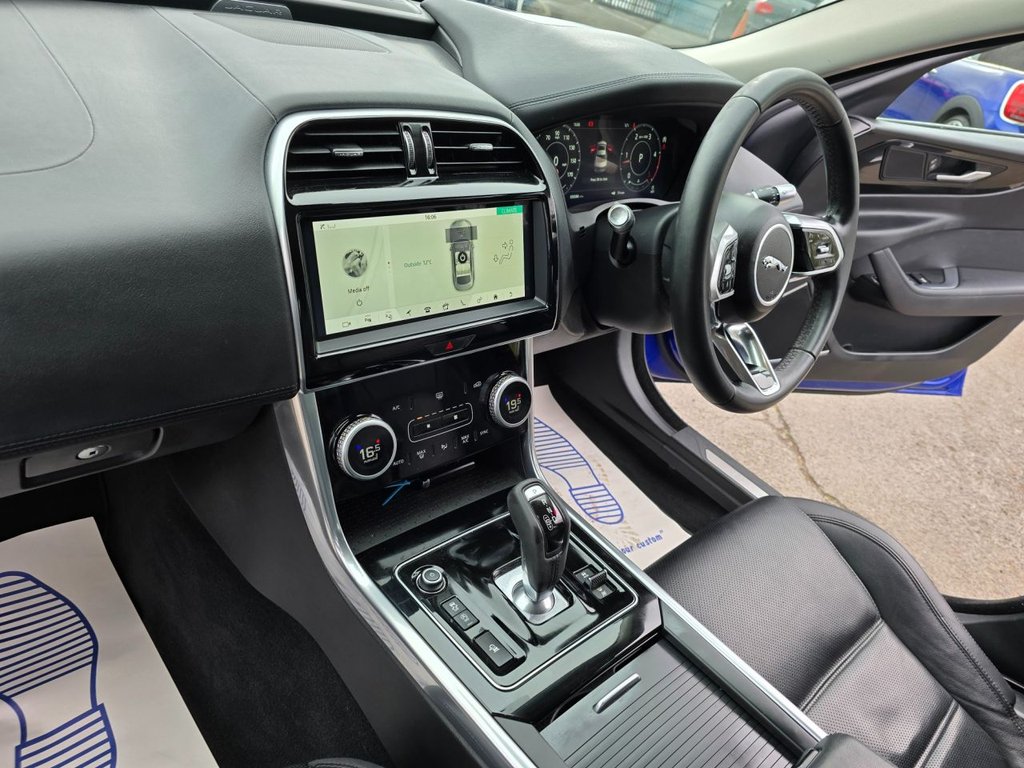 Used Jaguar XE 2019 for sale - 76634897: Photo 31