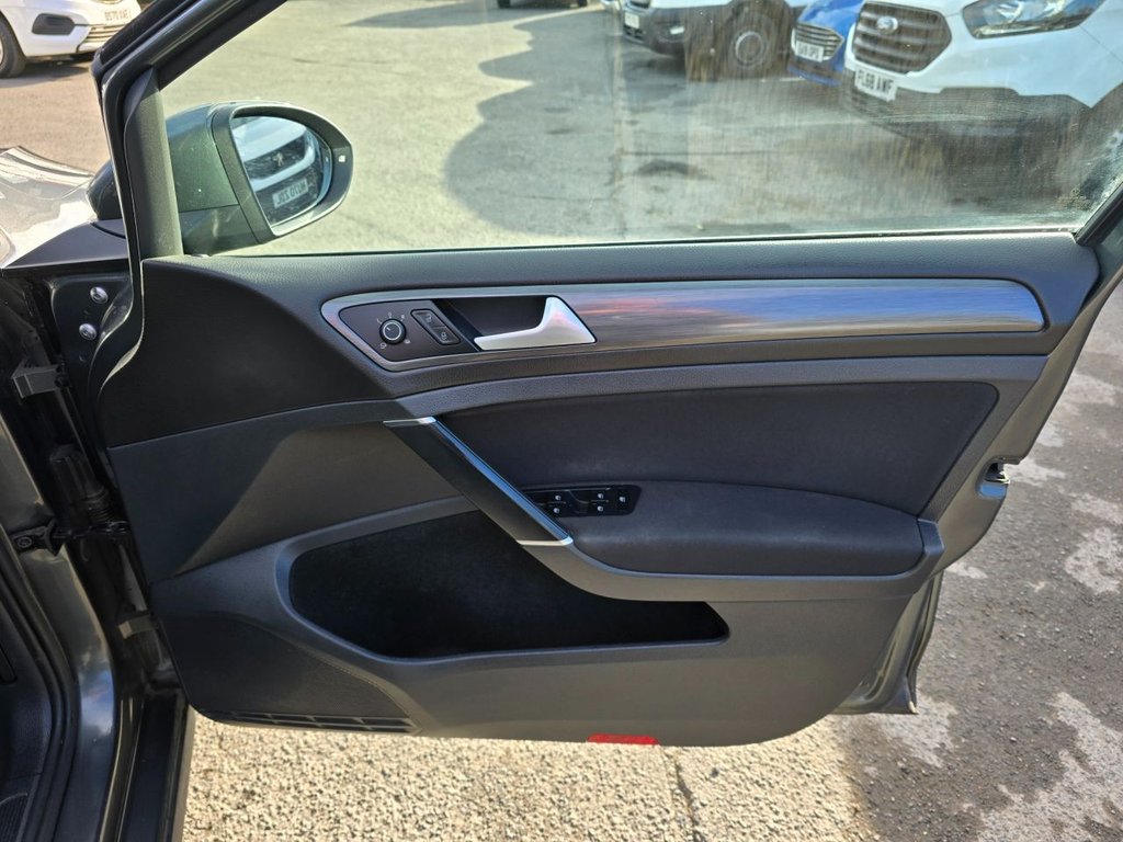 Used Volkswagen Golf 2018 for sale - 76634894: Photo 31