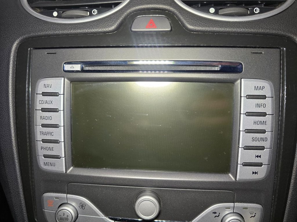 Used Ford Focus 2010 for sale - 76634839: Photo 17