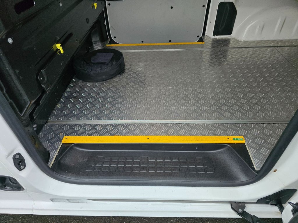 Used Peugeot e-Expert 2021 for sale - 77110904: Photo 40