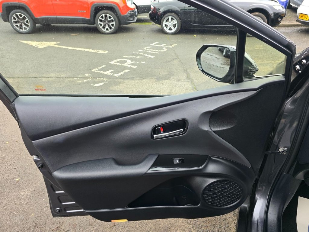 Used Toyota Prius 2018 for sale - 76703761: Photo 32