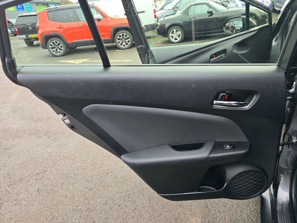 Used Toyota Prius 2018 for sale - 76703761: Photo 38