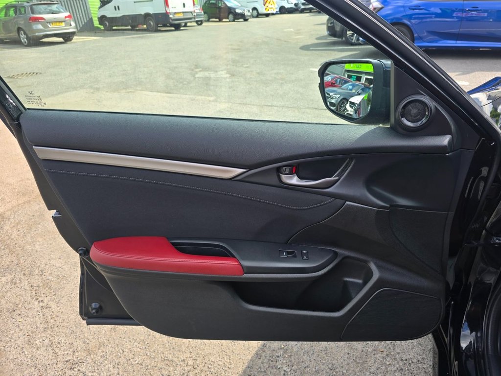 Used Honda Civic 2021 for sale - 76634840: Photo 34