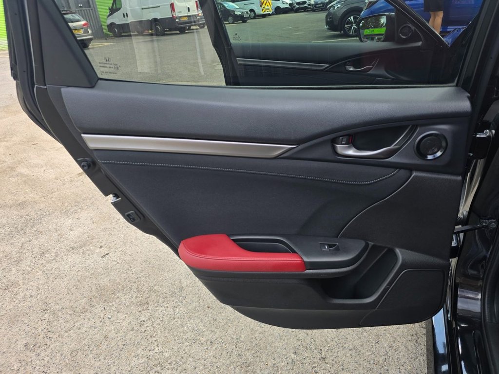 Used Honda Civic 2021 for sale - 76634840: Photo 40