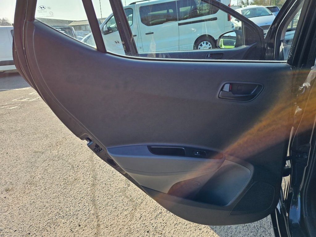 Used Hyundai i10 2018 for sale - 77748312: Photo 38