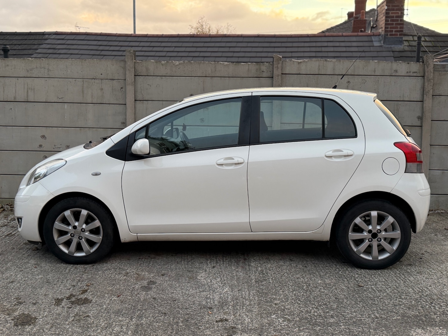 Used Toyota Yaris 2011 for sale - 76567863: Photo 16