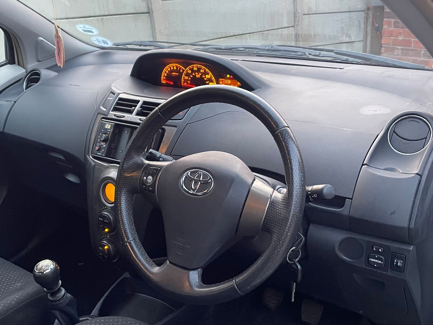 Used Toyota Yaris 2011 for sale - 76567863: Photo 21