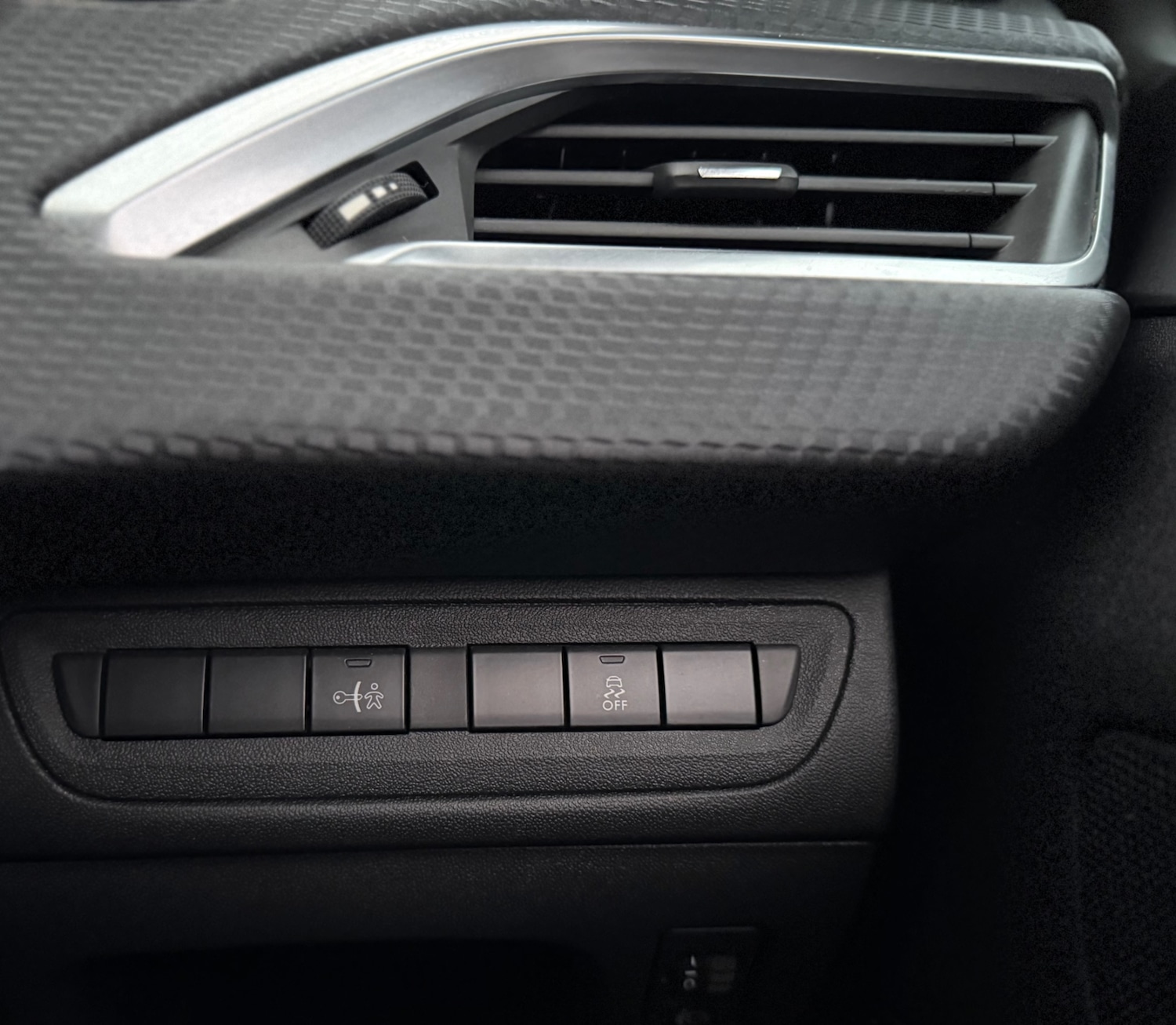 Used Peugeot 208 2016 for sale - 77160825: Photo 33