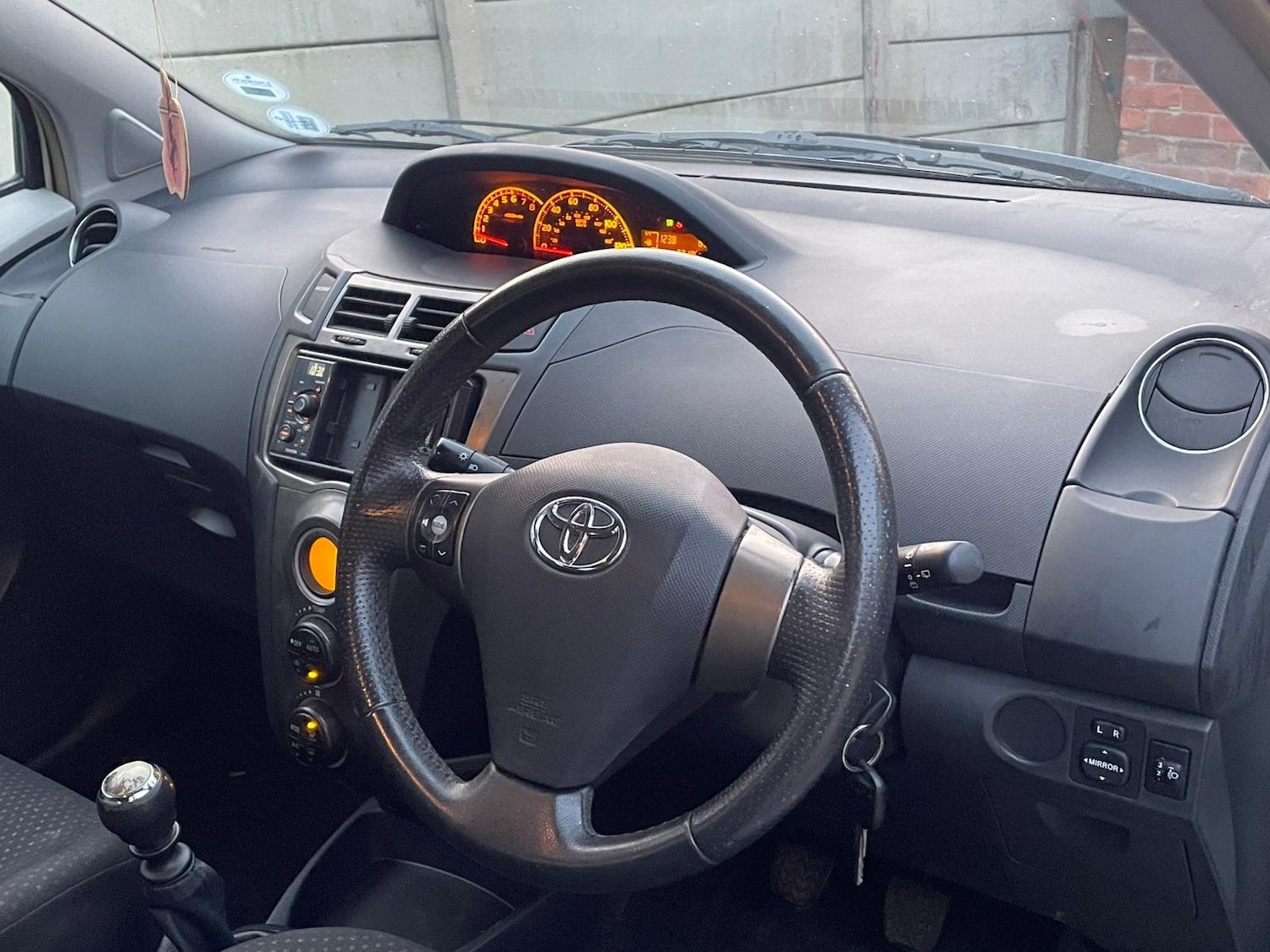 Used Toyota Yaris 2011 for sale - 76497090: Photo 16