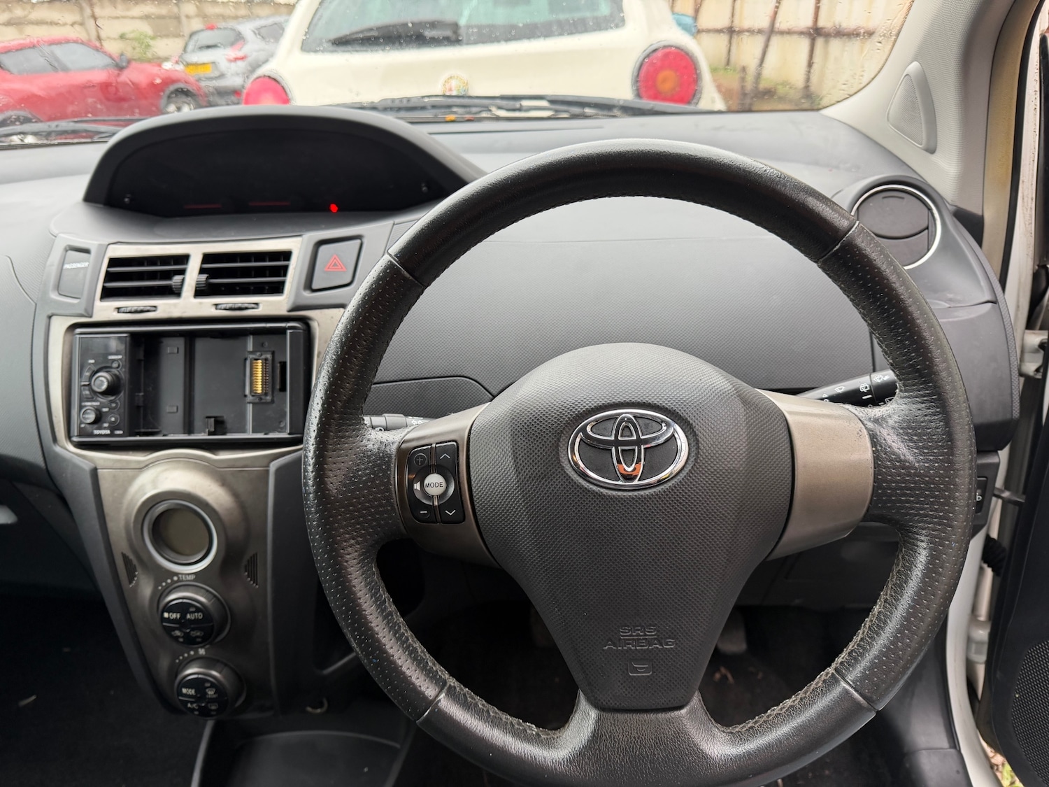 Used Toyota Yaris 2011 for sale - 76497090: Photo 20