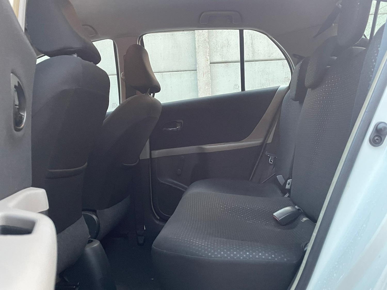 Used Toyota Yaris 2011 for sale - 76497090: Photo 23