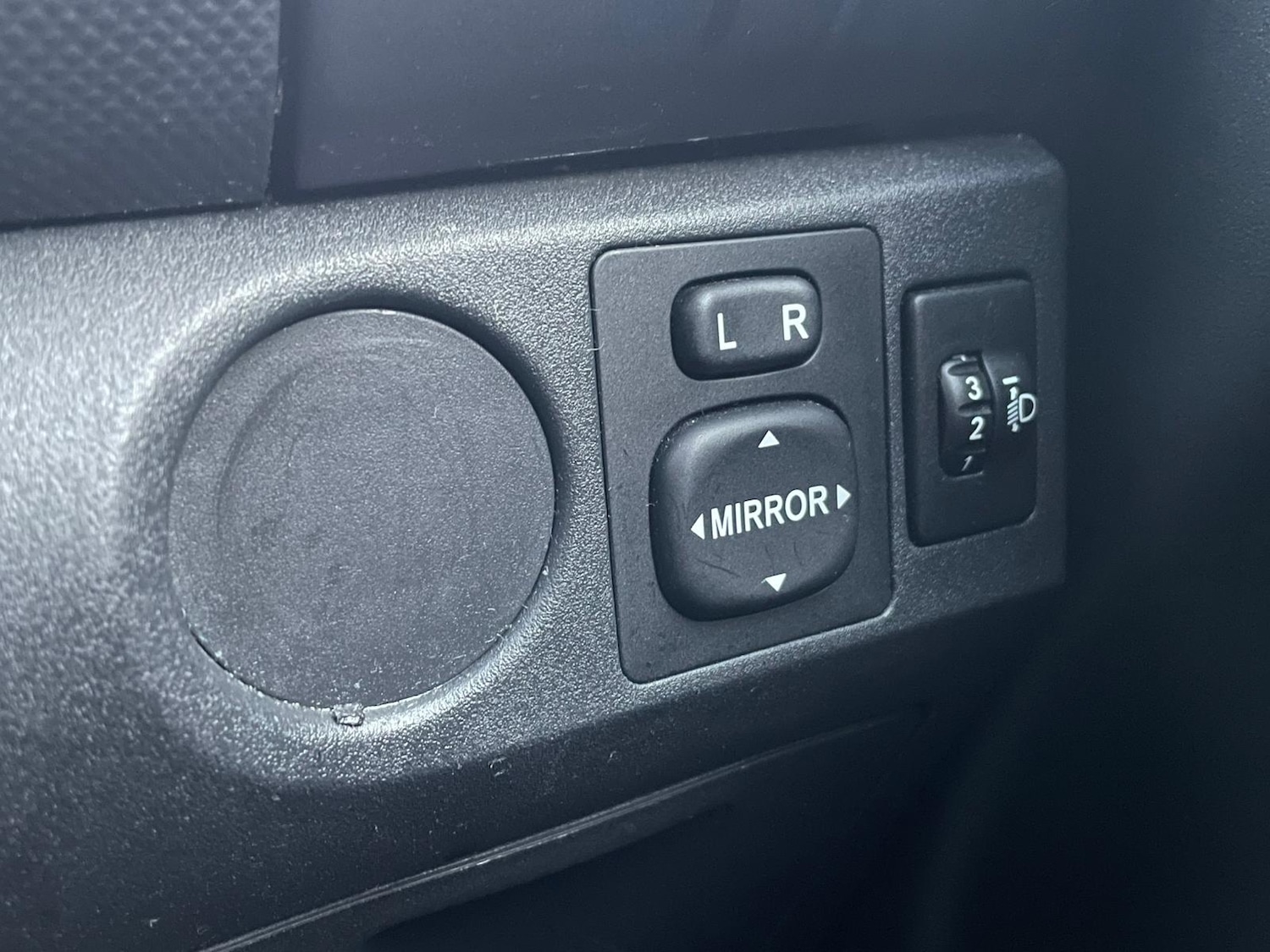 Used Toyota Yaris 2011 for sale - 76497090: Photo 25