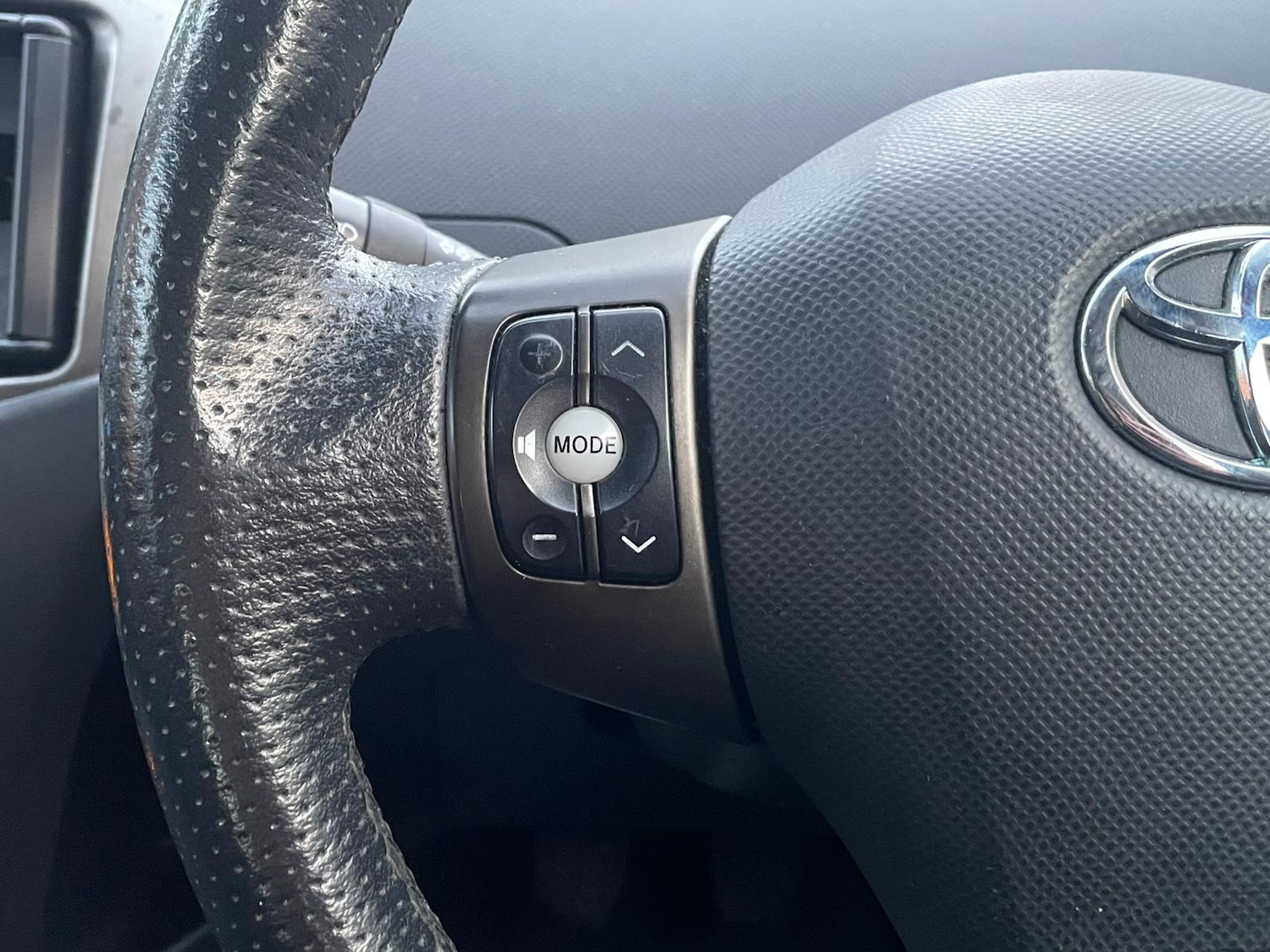 Used Toyota Yaris 2011 for sale - 76497090: Photo 26