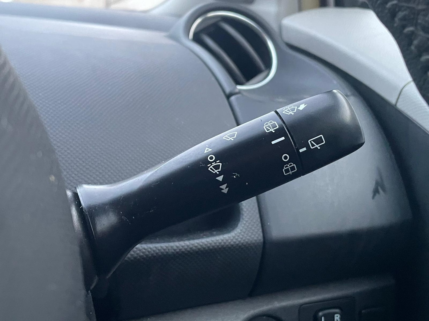 Used Toyota Yaris 2011 for sale - 76497090: Photo 28