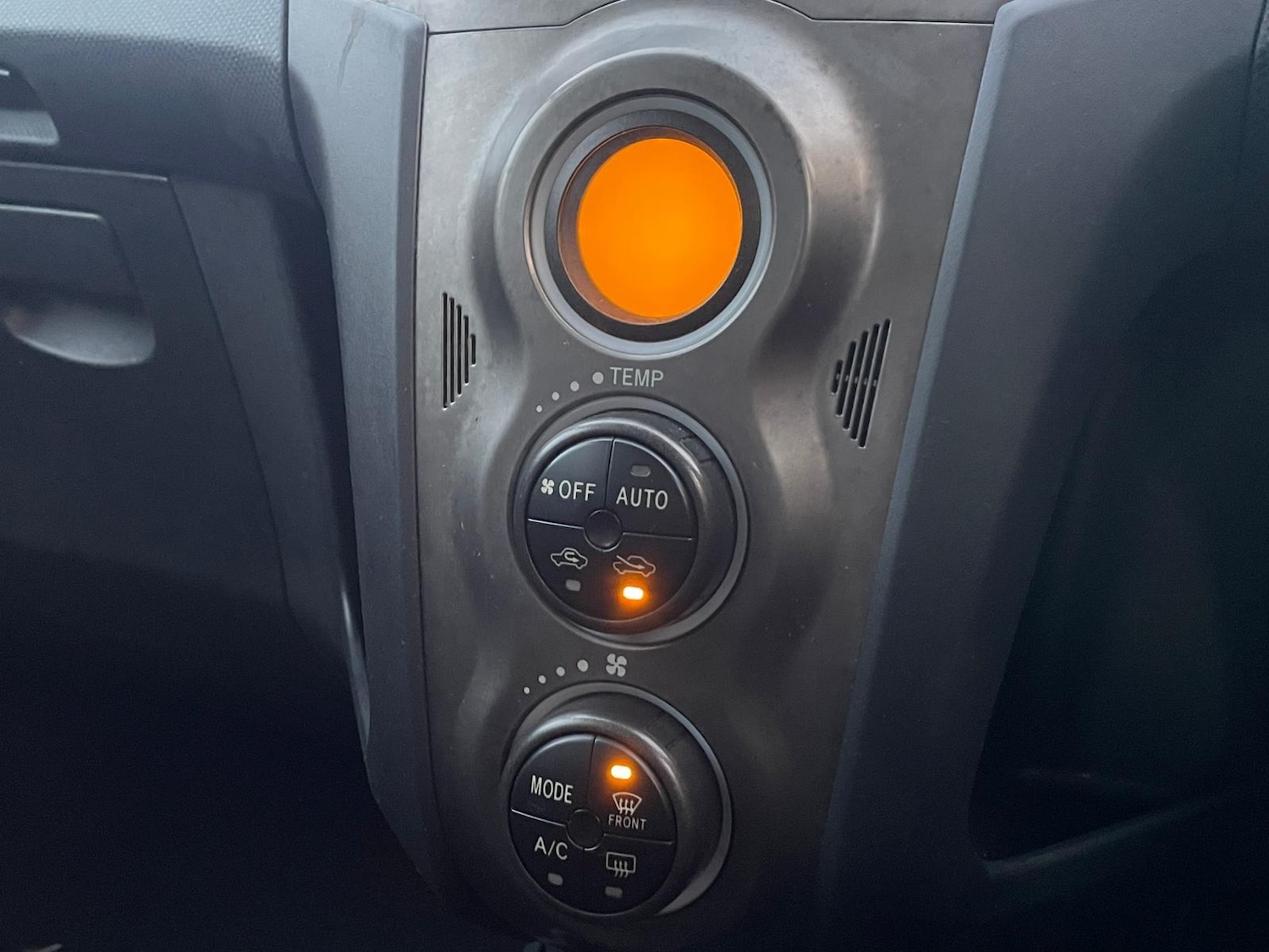 Used Toyota Yaris 2011 for sale - 76497090: Photo 29