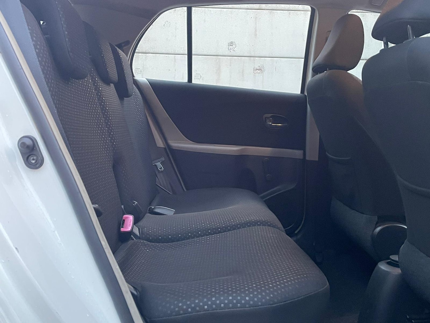 Used Toyota Yaris 2011 for sale - 76497090: Photo 30