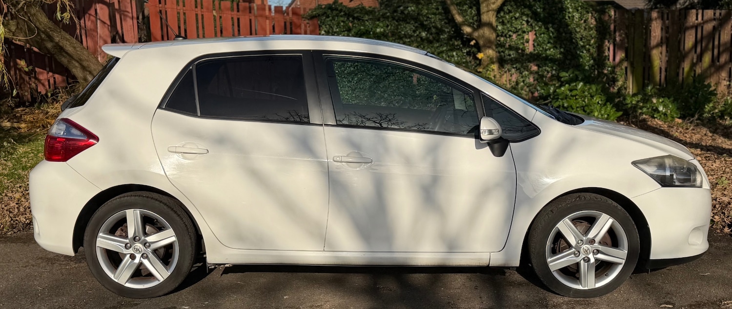 Used Toyota Auris 2011 for sale - 76608835: Photo 3