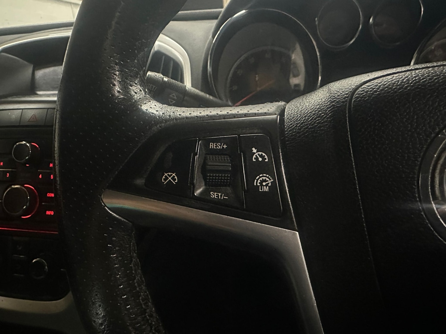 Used Vauxhall Astra 2012 for sale - 76975401: Photo 11