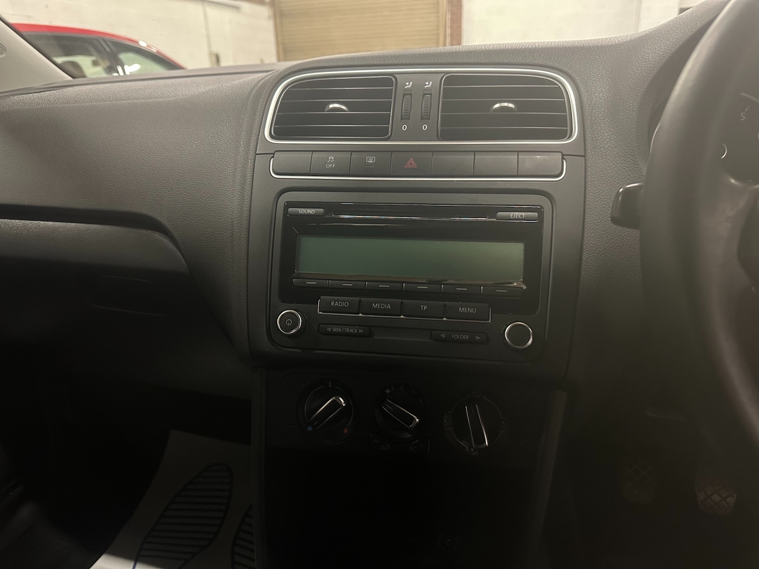 Used Volkswagen Polo 2011 for sale - 76907771: Photo 9