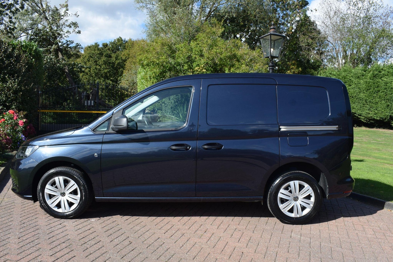 Used Volkswagen Caddy 2024 for sale - 76995372: Photo 2