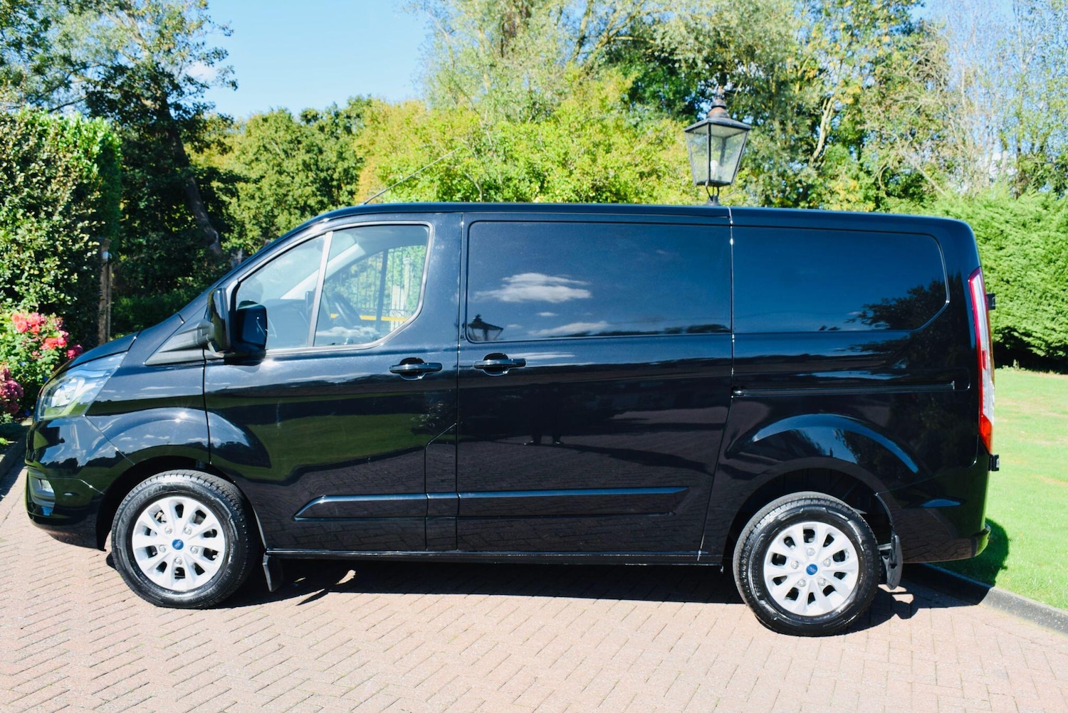Used Ford Transit Custom 2023 for sale - 76987920: Photo 2