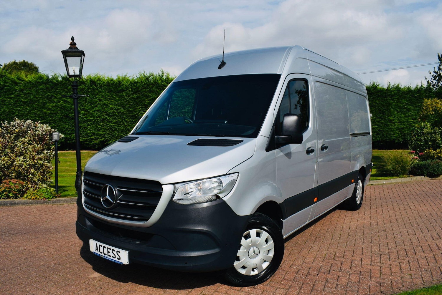 Used Mercedes-Benz Sprinter 2023 for sale - 76020387: Photo 1