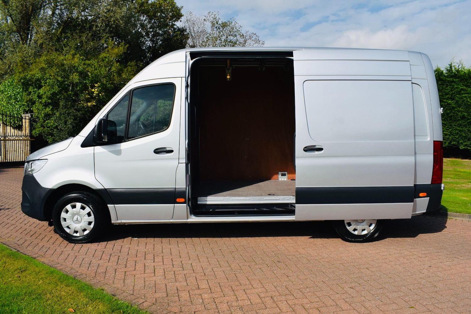 Used Mercedes-Benz Sprinter 2023 for sale - 76020387: Photo 3