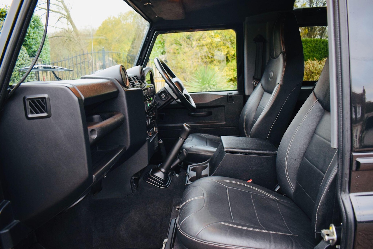 Used Land Rover Defender 90 2016 for sale - 76644978: Photo 10