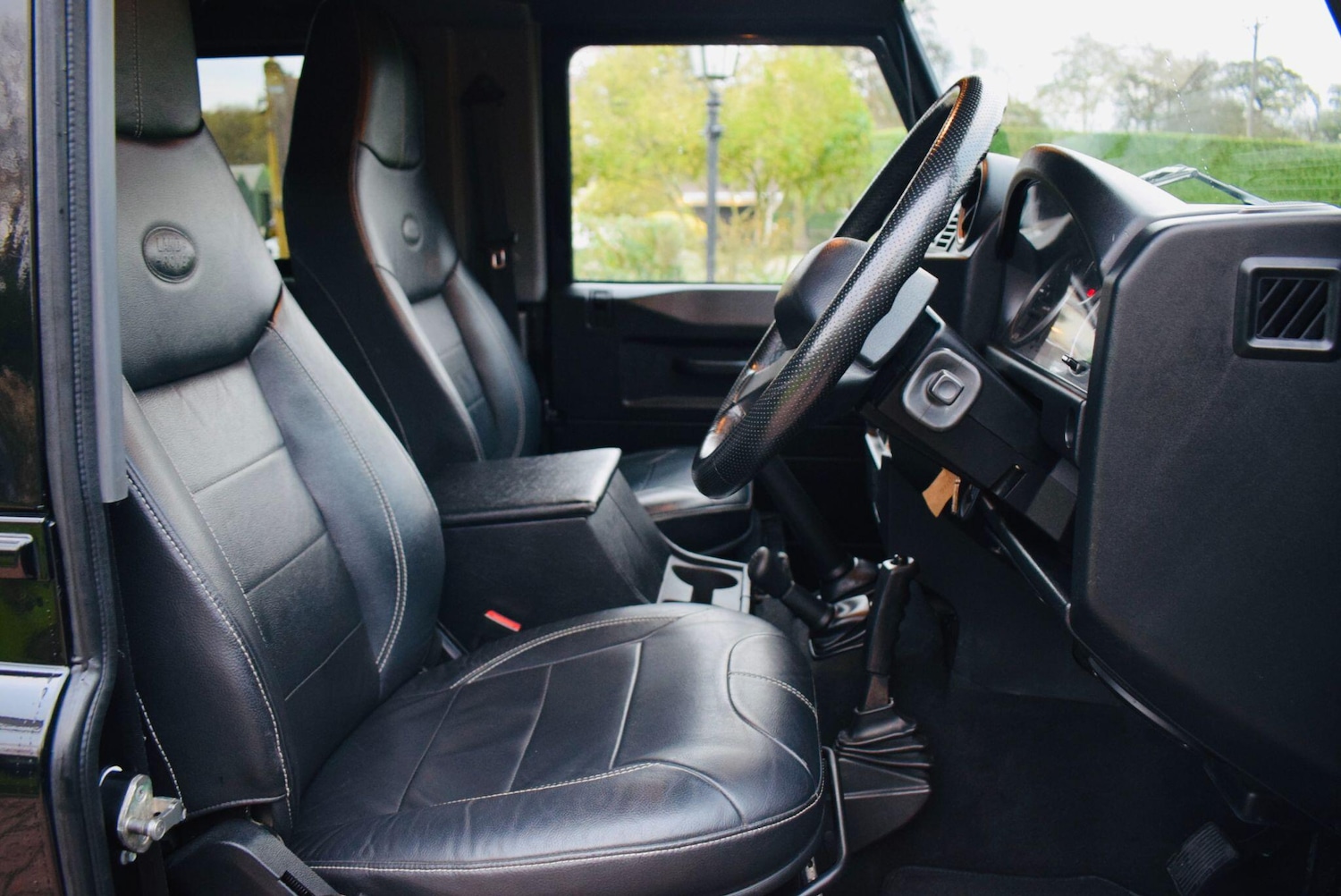 Used Land Rover Defender 90 2016 for sale - 76644978: Photo 12